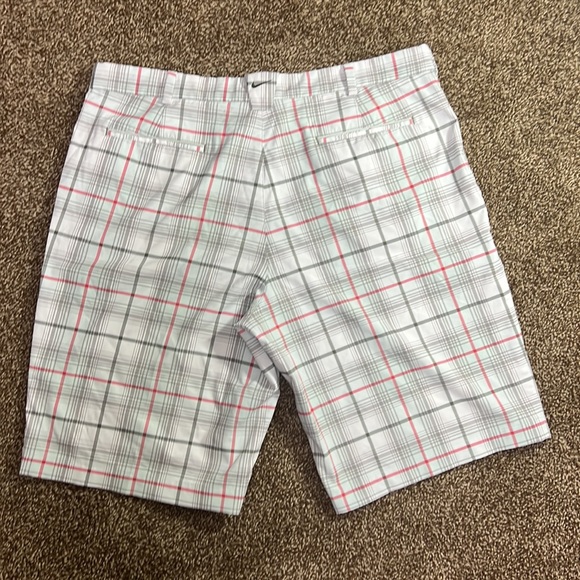 Mens Nike Golf Tour Performance Shorts. Size 38 waist - Picture 2 of 4